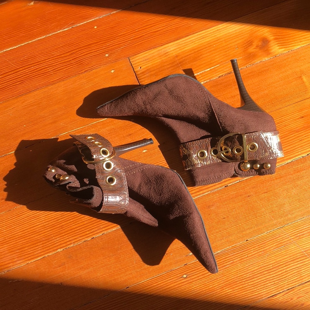 Used. Wild Rose Brown Shootie